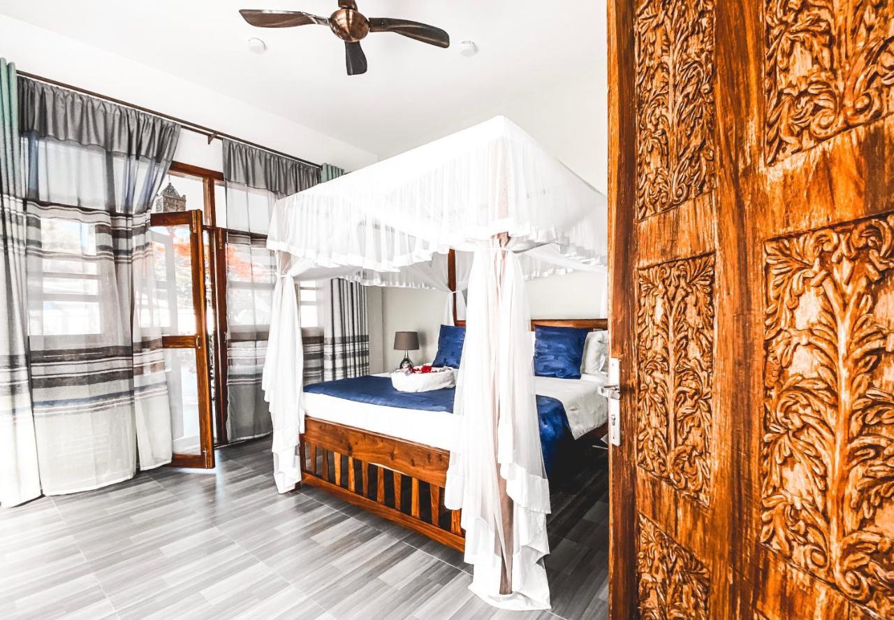 The Golden Blue Luxury Hotel Bwejuu Exterior photo