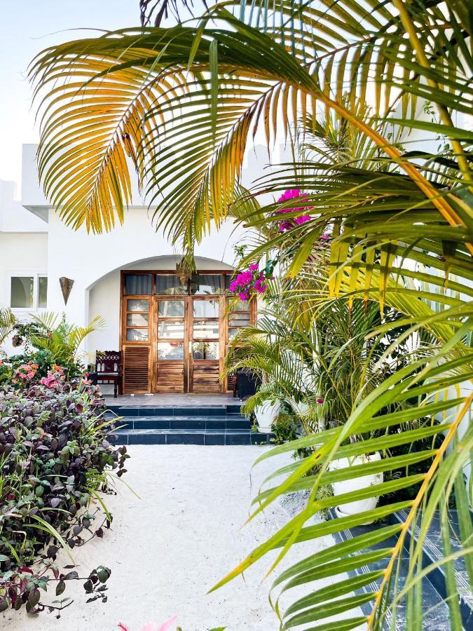 The Golden Blue Luxury Hotel Bwejuu Exterior photo